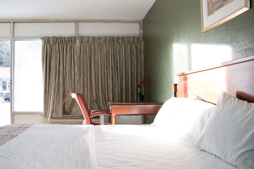 מולטרי Cocomo Inn & Suites חדר תמונה